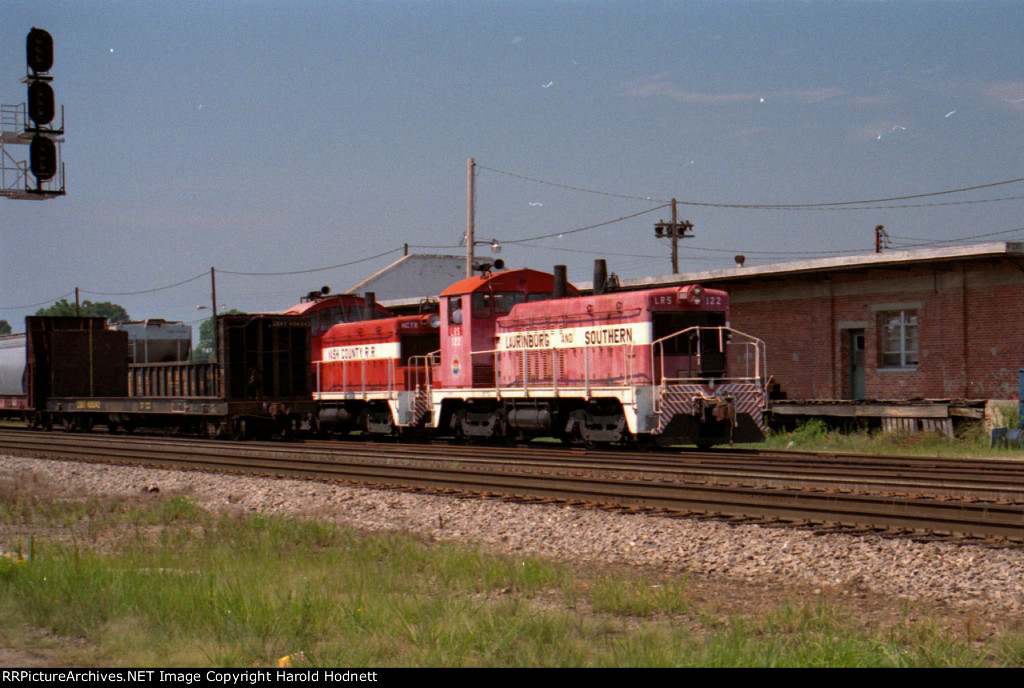 LRS 122 working on the Nash County RR